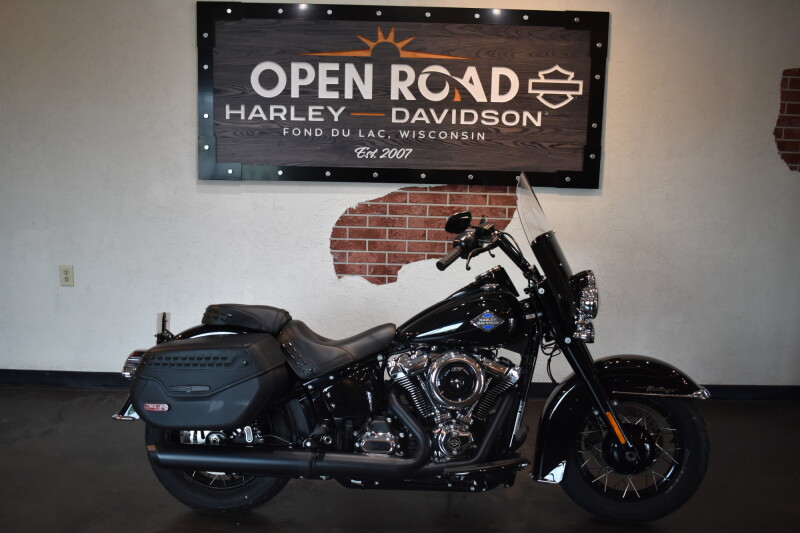2025 Harley-Davidson® Heritage Classic Vivid Black w/Laced Wheels