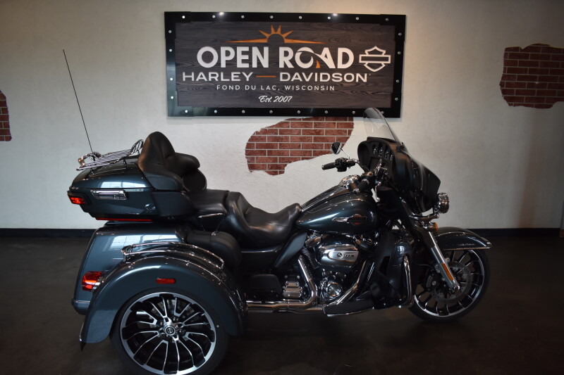 2025 Harley-Davidson® Tri Glide® Ultra Iron Horse Metallic