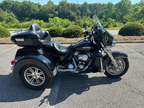 2021 Harley-Davidson® Tri Glide® Ultra Vivid Black