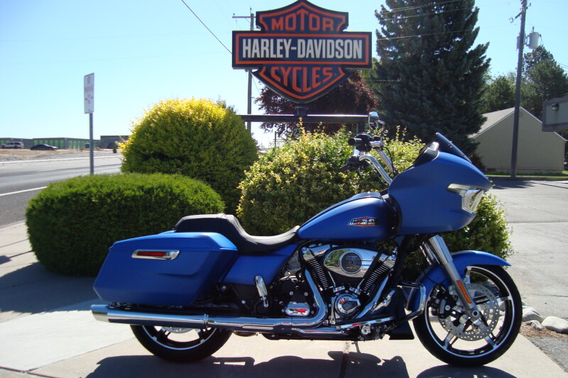 2026 Harley-Davidson® Road Glide® Aurora Blue Denim Chrome Trim