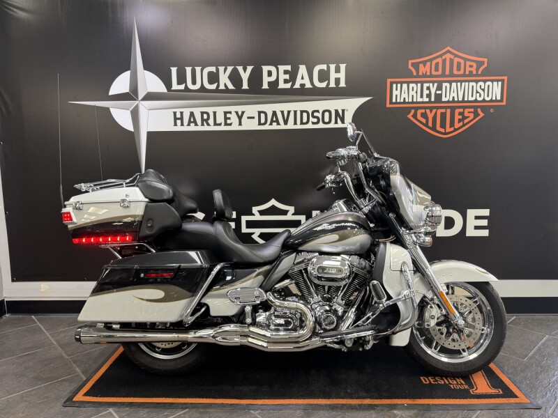 2013 Harley-Davidson® CVO™ Ultra Classic® Electra Glide® Black Diamond & Molten Silver with Crushed 