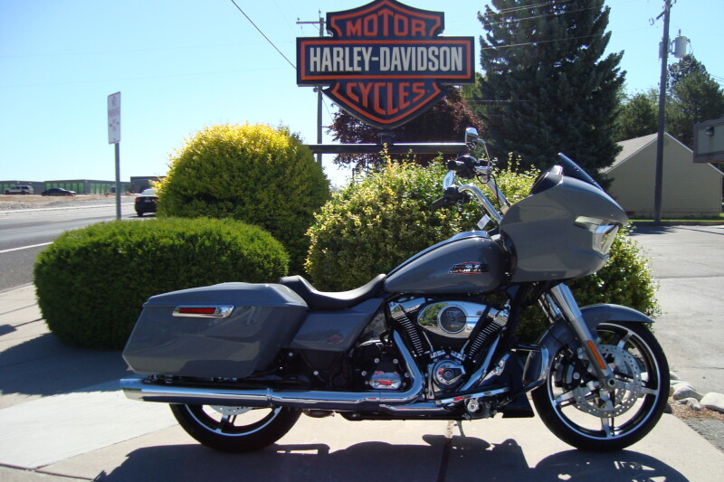 2026 Harley-Davidson® Road Glide® Dark Billiard Gray Chrome Trim