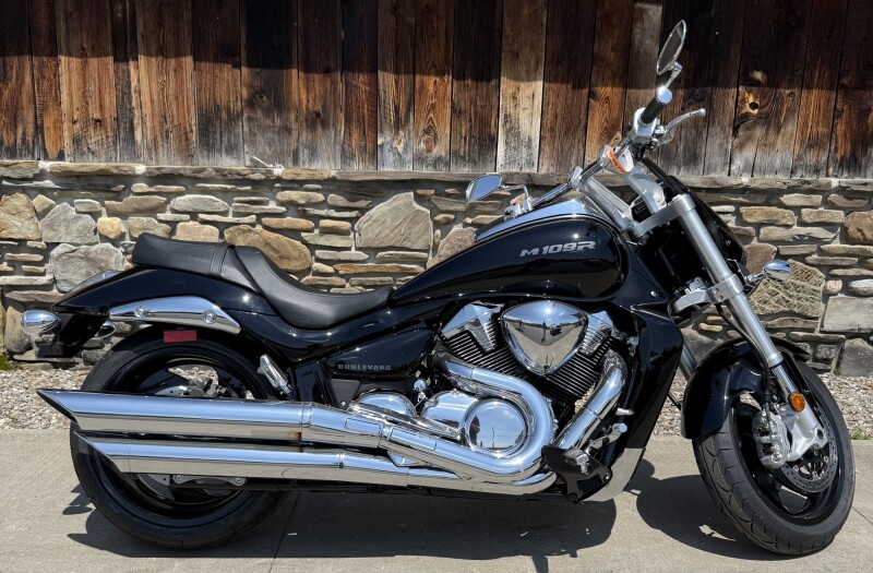 2025 Suzuki Boulevard M109R Glass Sparkle Black