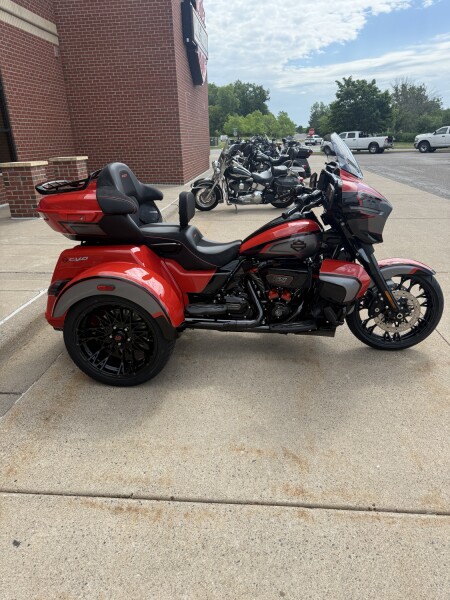 2026 Harley-Davidson® CVO Street Glide 3 Limited Citrus Heat CVO Tri-Tone