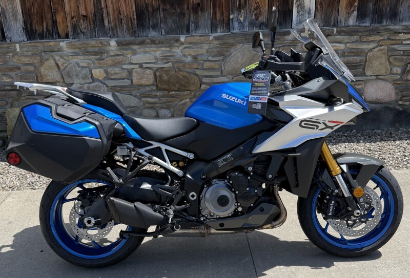 2025 Suzuki GSX-S1000GX+