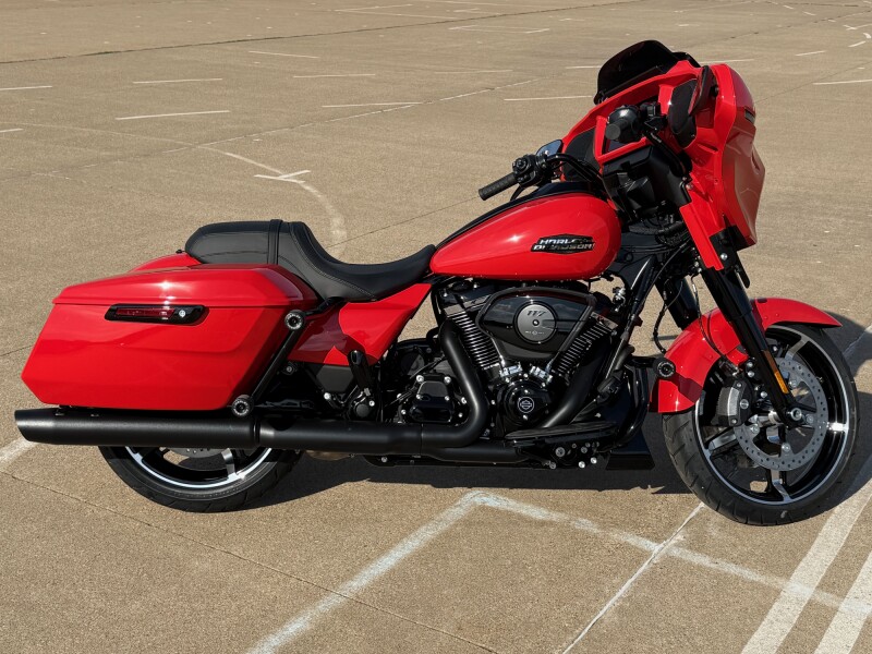 2026 Harley-Davidson® Street Glide® Blood Orange - Black