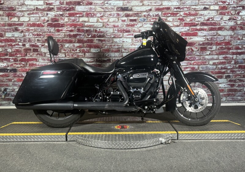 FLHXS 2018 Street Glide® Special