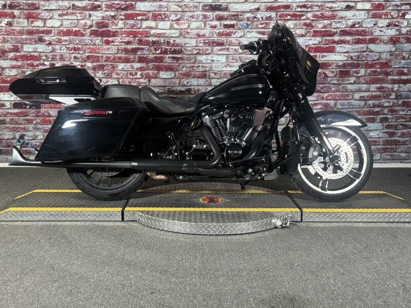 FLHXS 2018 Street Glide® Special