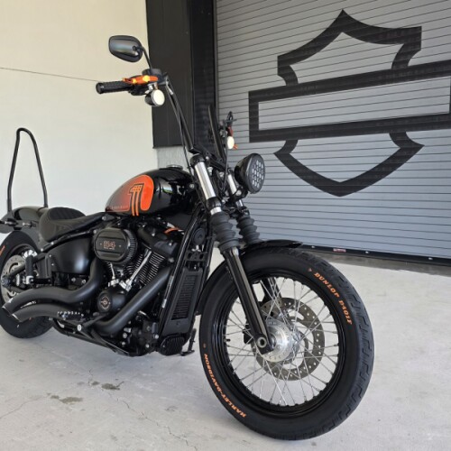 2021 Harley-Davidson® Street Bob® 114 Vivid Black thumb 3