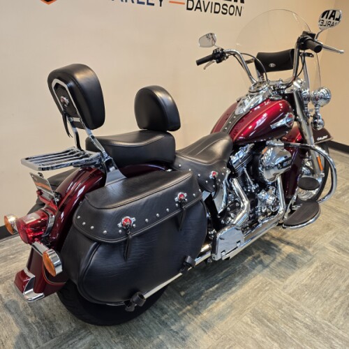 2017 Harley-Davidson® Heritage Softail® Classic Mysterious Red/Velocity Red Sunglo FLSTC thumb 3