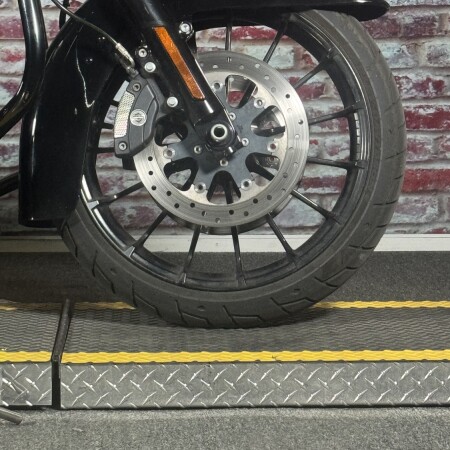 FLHXS 2018 Street Glide® Special thumb 1