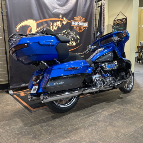 2026 Harley-Davidson® CVO Street Glide Limited ELECTRIC COAST W/ PINSTRIPE thumb 3