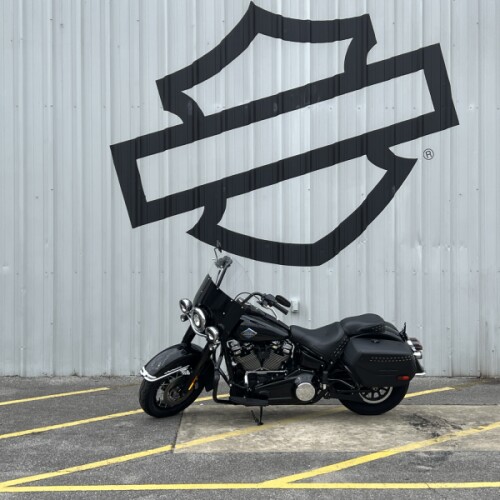 2025 Harley-Davidson® Heritage Classic Vivid Black w/Laced Wheels thumb 2