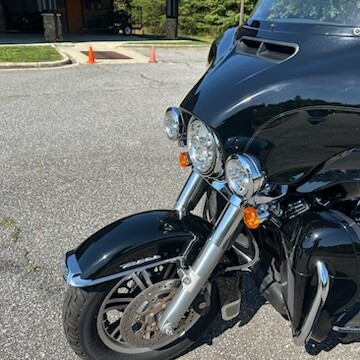 2021 Harley-Davidson® Tri Glide® Ultra Vivid Black thumb 2