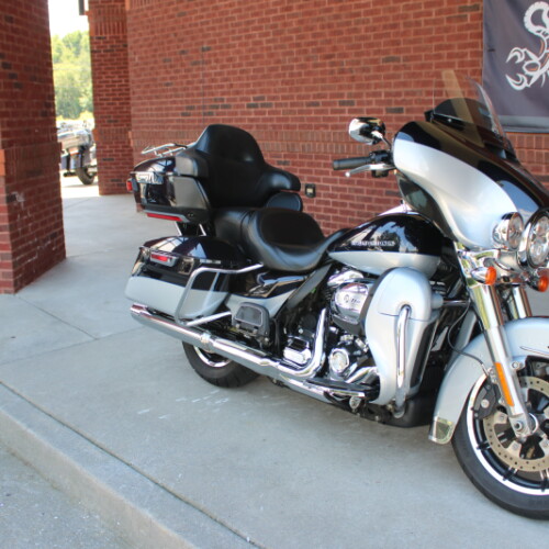 2019 Harley-Davidson® Ultra Limited Midnight Blue/Barracuda Silver thumb 3