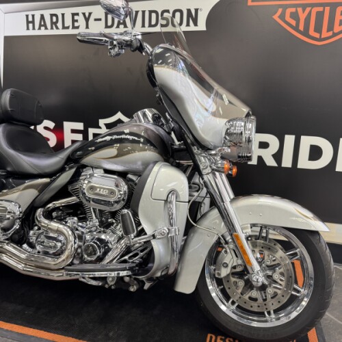2013 Harley-Davidson® CVO™ Ultra Classic® Electra Glide® Black Diamond & Molten Silver with Crushed  thumb 3