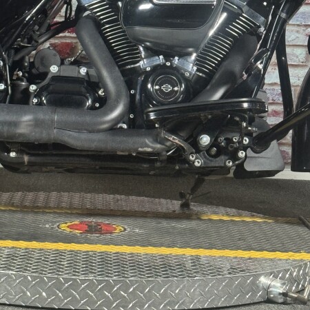 FLHXS 2018 Street Glide® Special thumb 2