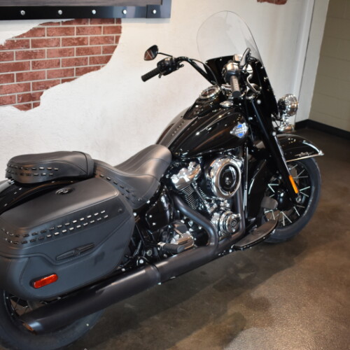 2025 Harley-Davidson® Heritage Classic Vivid Black w/Laced Wheels thumb 1