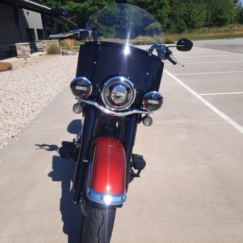 2026 Harley-Davidson® Heritage Classic Brilliant Red Black Cast Wheels thumb 2