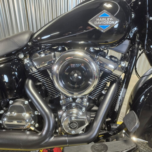 2026 Harley-Davidson® Heritage Classic Vivid Black Black Laced Wheels thumb 3
