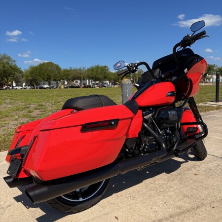 FLTRX 2026 Road Glide® thumb 2