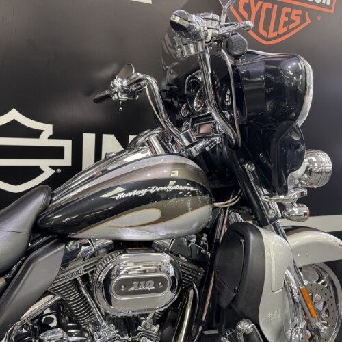 2013 Harley-Davidson® CVO™ Ultra Classic® Electra Glide® Black Diamond & Molten Silver with Crushed  thumb 0