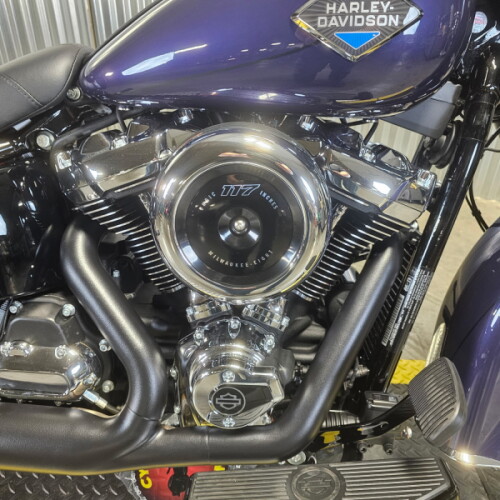 2026 Harley-Davidson® Heritage Classic Purple Abyss Black Cast Wheels thumb 3