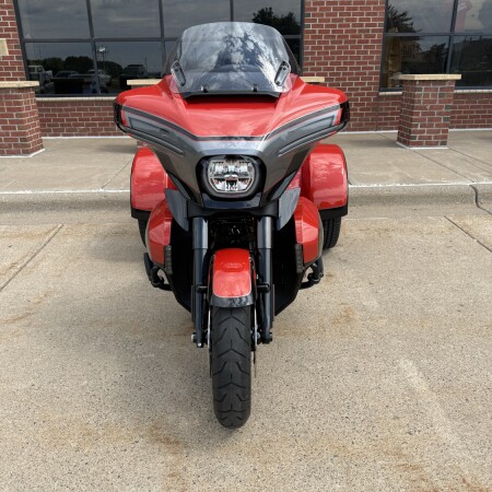 2026 Harley-Davidson® CVO Street Glide 3 Limited Citrus Heat CVO Tri-Tone thumb 2