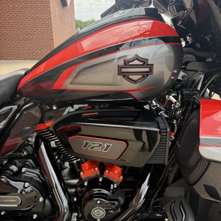 2026 Harley-Davidson® CVO Street Glide 3 Limited Citrus Heat CVO Tri-Tone thumb 3