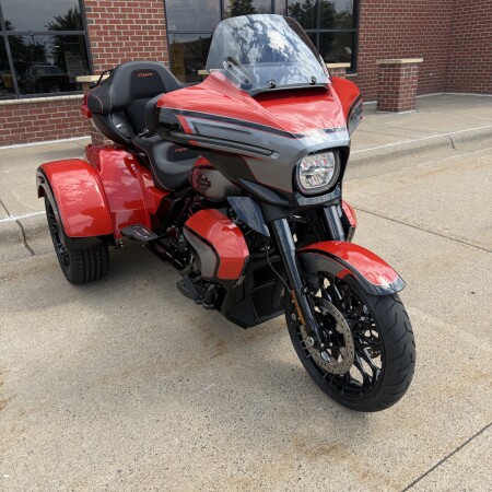 2026 Harley-Davidson® CVO Street Glide 3 Limited Citrus Heat CVO Tri-Tone thumb 1