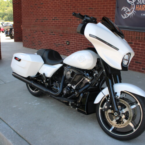 2025 Harley-Davidson® Street Glide® White Onyx Pearl - Black Finish thumb 3