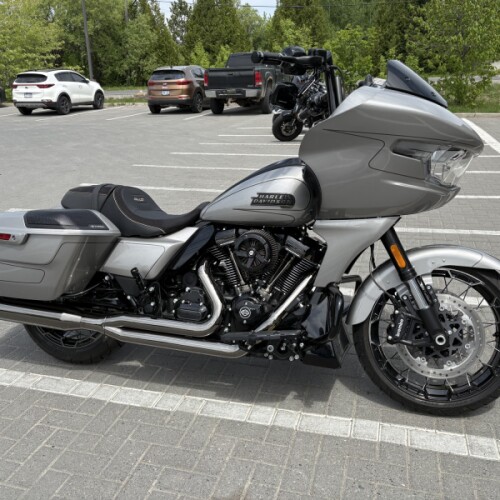2023 CVO Road Glide thumb 2
