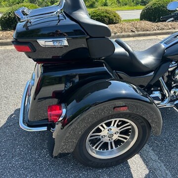 2021 Harley-Davidson® Tri Glide® Ultra Vivid Black thumb 1