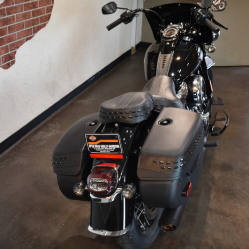 2025 Harley-Davidson® Heritage Classic Vivid Black w/Laced Wheels thumb 0