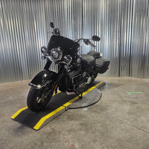 2026 Harley-Davidson® Heritage Classic Vivid Black Black Laced Wheels thumb 1