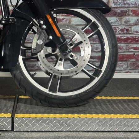 FLHXS 2018 Street Glide® Special thumb 1