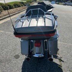 2017 Harley-Davidson® Road Glide® Ultra BIL SLVR/V BLK W/PINSTRIPE thumb 1