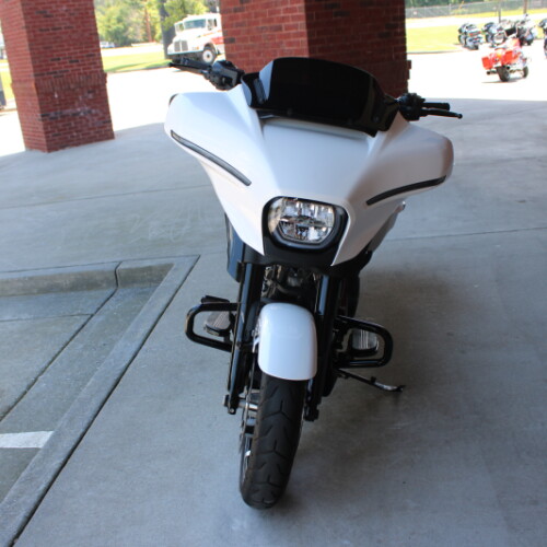 2025 Harley-Davidson® Street Glide® White Onyx Pearl - Black Finish thumb 0