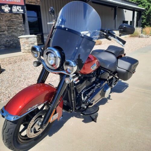 2026 Harley-Davidson® Heritage Classic Brilliant Red Black Cast Wheels thumb 3