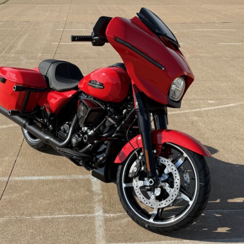 2026 Harley-Davidson® Street Glide® Blood Orange - Black thumb 3