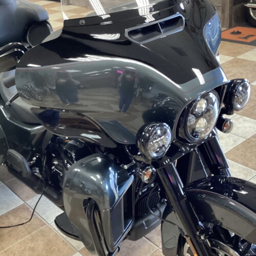 2025 Harley-Davidson® Tri Glide® Ultra Iron Horse Metallic / Vivid Black - Black Finish thumb 2
