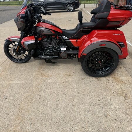 2026 Harley-Davidson® CVO Street Glide 3 Limited Citrus Heat CVO Tri-Tone thumb 0