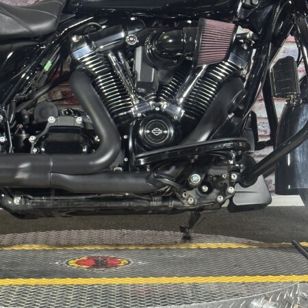 FLHXS 2018 Street Glide® Special thumb 2