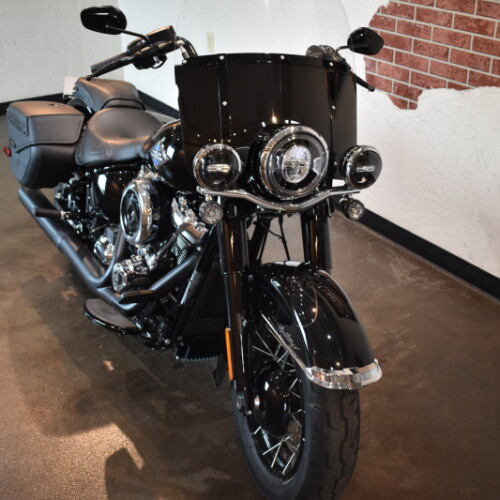 2025 Harley-Davidson® Heritage Classic Vivid Black w/Laced Wheels thumb 2