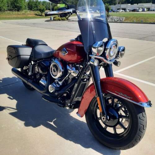 2026 Harley-Davidson® Heritage Classic Brilliant Red Black Cast Wheels thumb 1