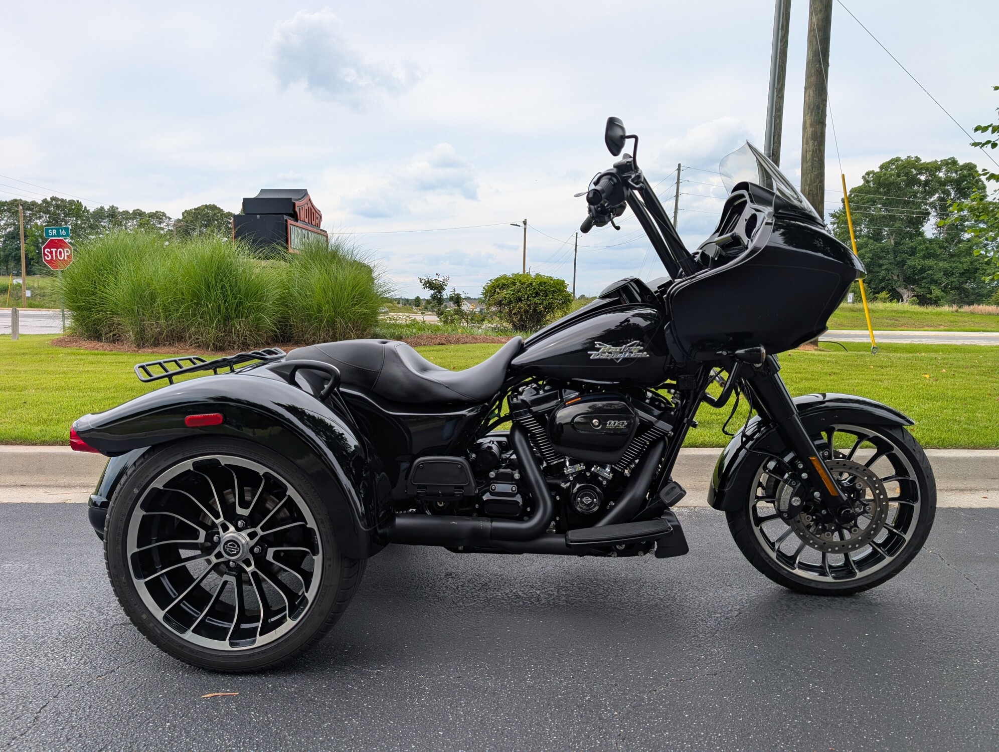 2023 Harley-Davidson® Road Glide® 3 Vivid Black - Black Finish