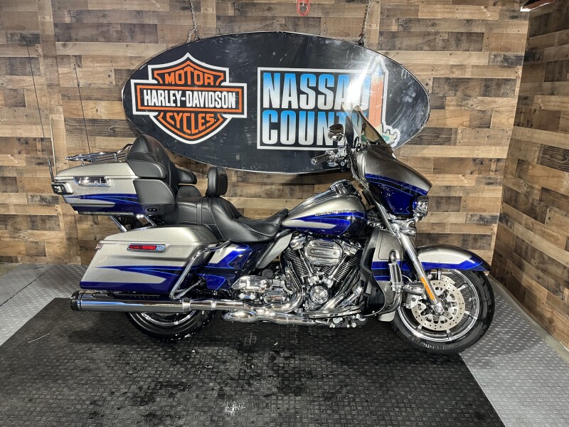 2017 Harley-Davidson® CVO™ Limited Palladium Silver/Phantom Blue with Wicked Sapphire including Mirr