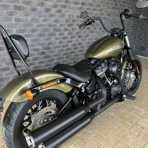 2018 Harley-Davidson® Street Bob® Olive Gold thumb 2