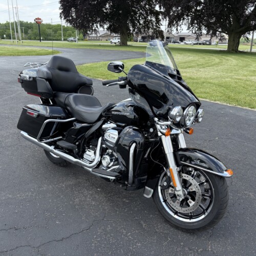 2019 Harley-Davidson® Ultra Limited Vivid Black thumb 3