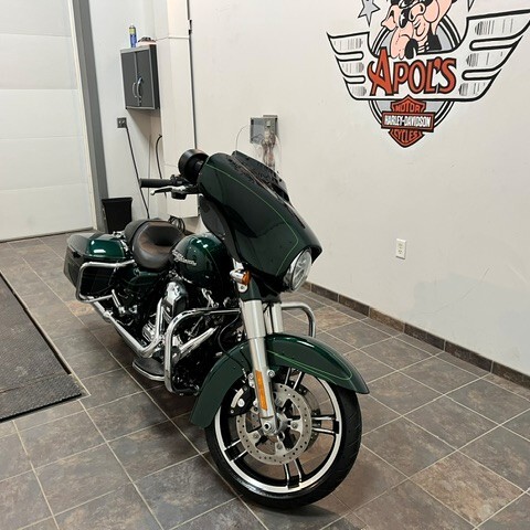 FLHXS 2015 Street Glide® Special thumb 3